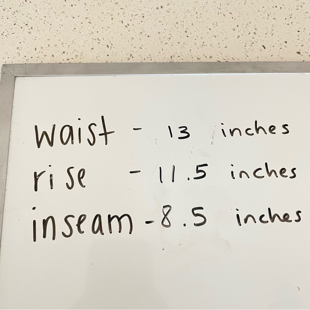 Under Armour Youth XL Black Athletic Shorts - Picture 7 of 7